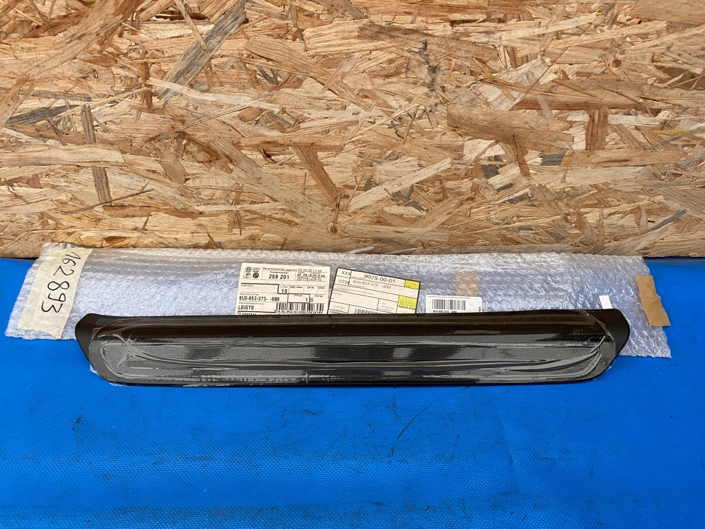 Купити Audi q3 8u0 накладка порога  ліва нова чорний сатинова 8u0853373