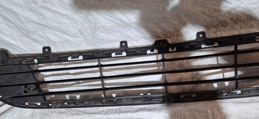 Решётка средняя бампера перед opel mokka x 16- Цена