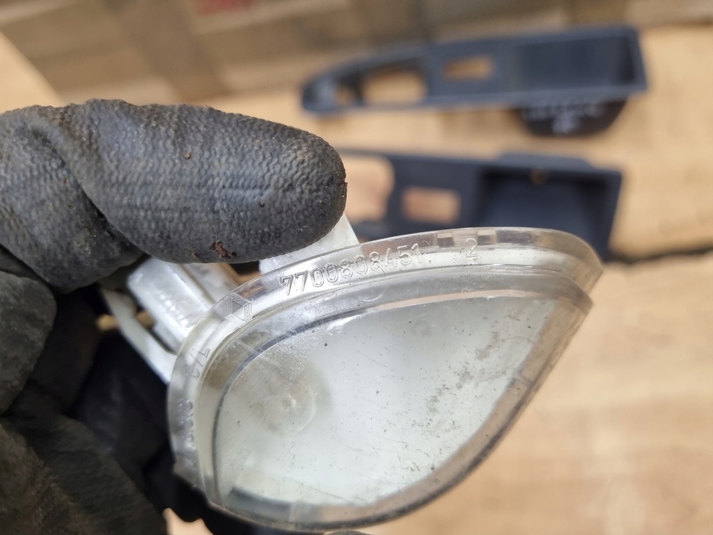 фото №2, Лампа освещение дверь левая renault safrane