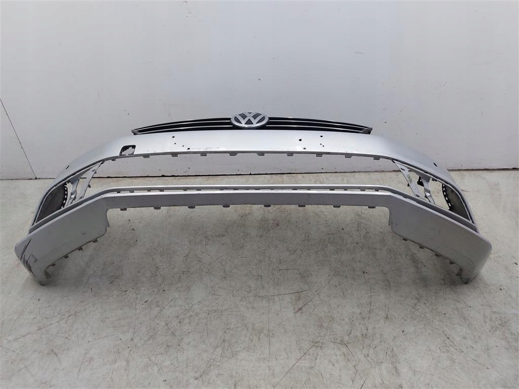 Бампер перед передній vw jetta a6 vi рестайлінг  2015- сріблястий решітка радіатора logo Київ