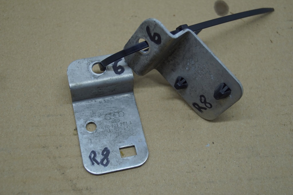 фото №1, Кронштейн audi r8 420121261a