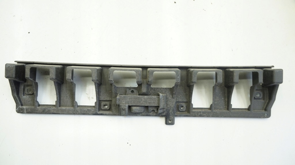 фото №1, Volvo напрямна бампера задня середина c30 30657221