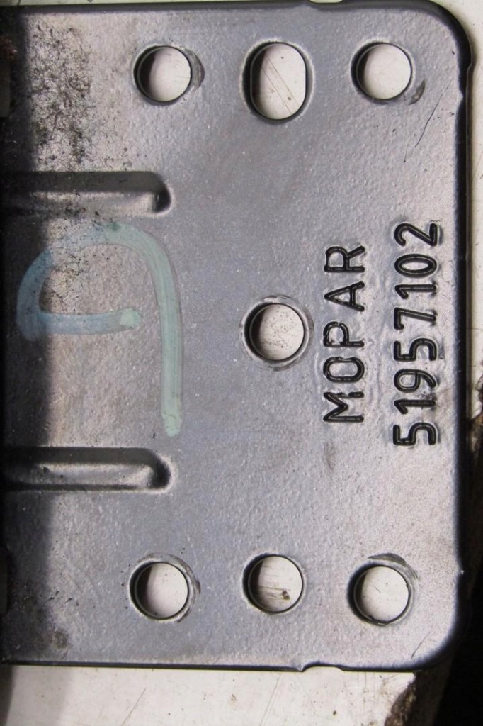 Подлокотник jeep renegade 51957102 Оригинал