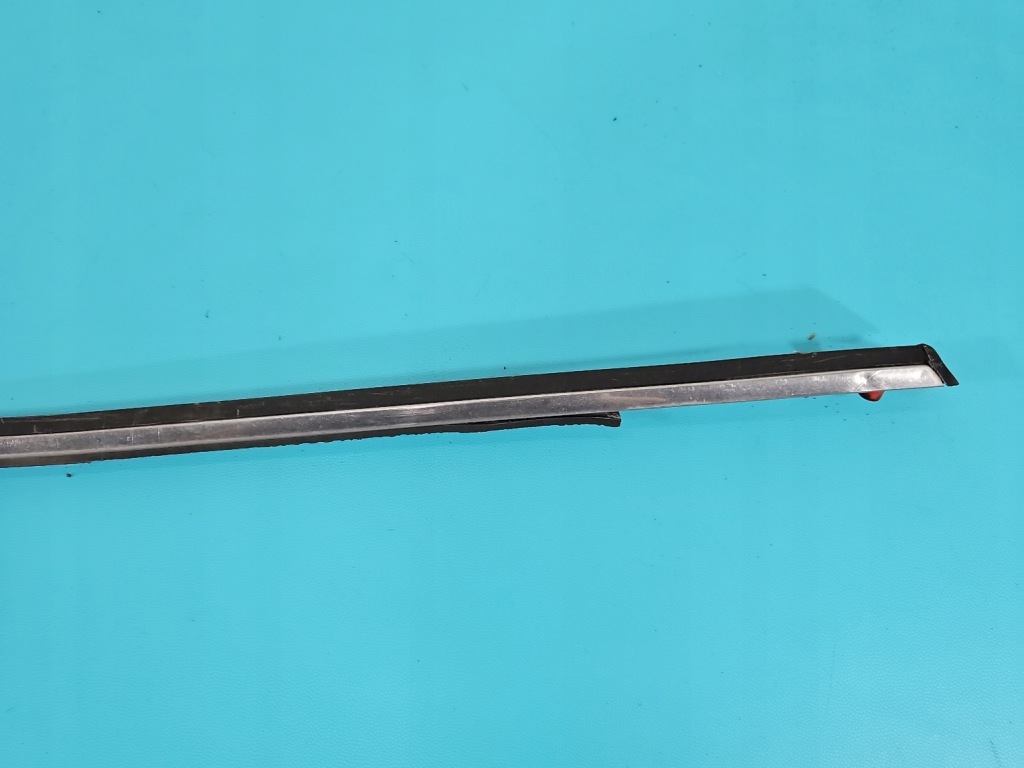 фото №2, Молдинг дверь перед левая mercedes 123