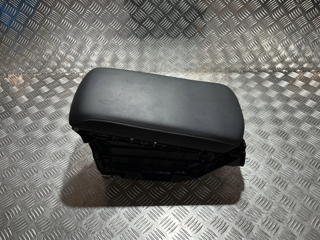 фото №1, Подлокотник mazda 3 bp 19- 2.0 b