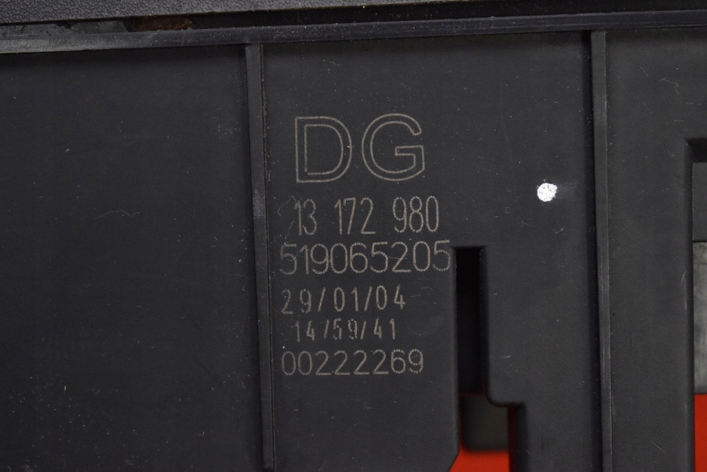 фото №8, Коробка запобіжників bsi 13172980 opel signum c 1.9 cdti 150 km 03-05