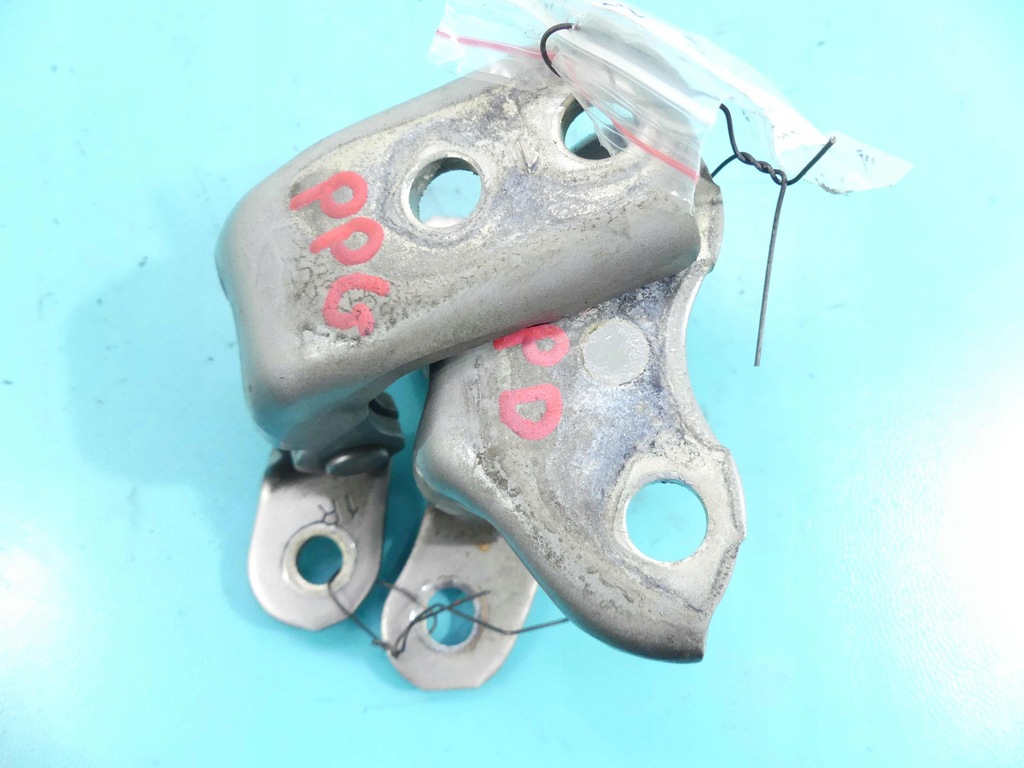 фото №1, 2x петля дверь перед правый toyota corolla e16 e18