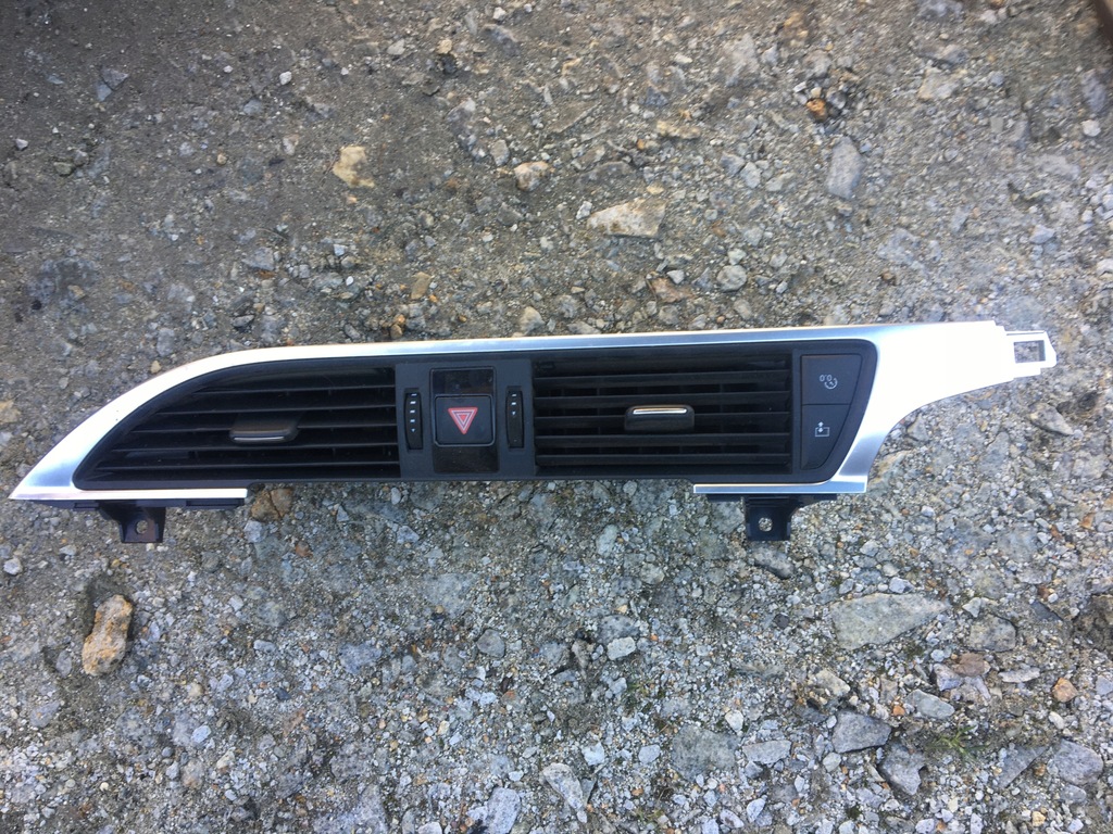 фото №1, Audi a7 решітка обдув повітря середня перед