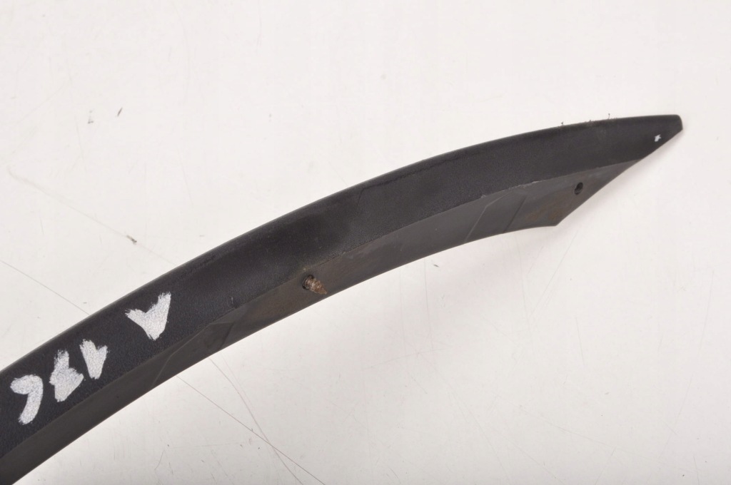 фото №3, Mercedes w176 молдинг бампера левый задняя