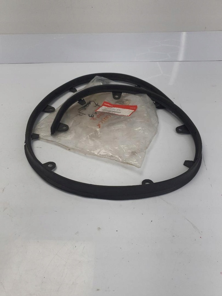 фото №1, Гумовий елемент прокладка спойлер бампера type r honda civic x 71110tgha00