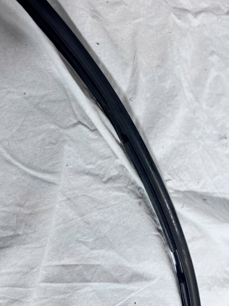 фото №8, Bmw e65 прокладка стекло дверь правый перед 8223832