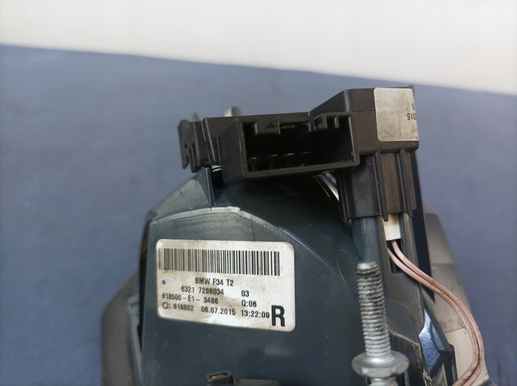 Bmw 3 лампа задня права внутрішня 7286033 в Україні