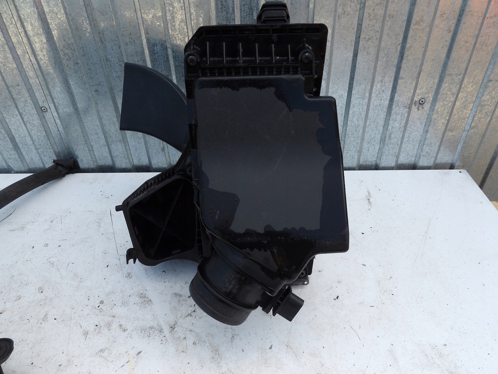 фото №1, Корпус фильтра воздуха 8k0133835ad