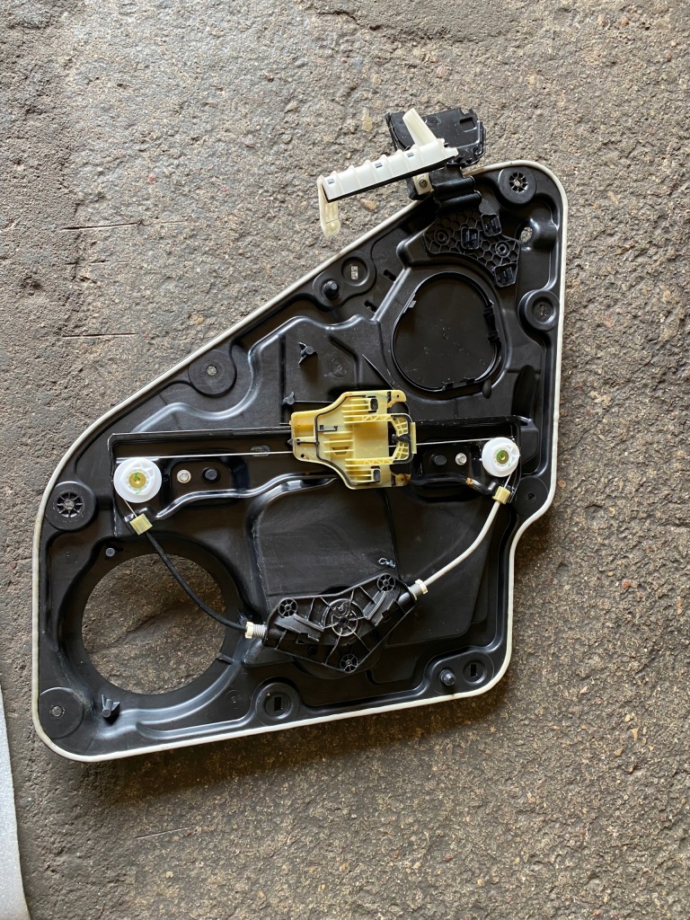 фото №2, 35 jeep grand cherokee wk2 подъемник стекло задняя r