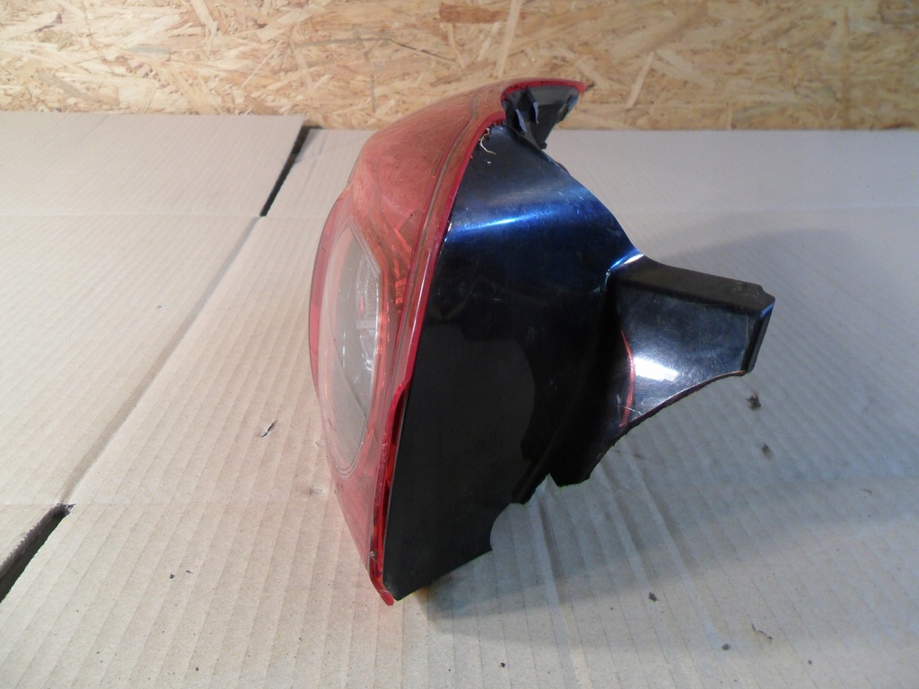 фото №6, Mazda 3 лампа задняя правая w крыло 220-41981