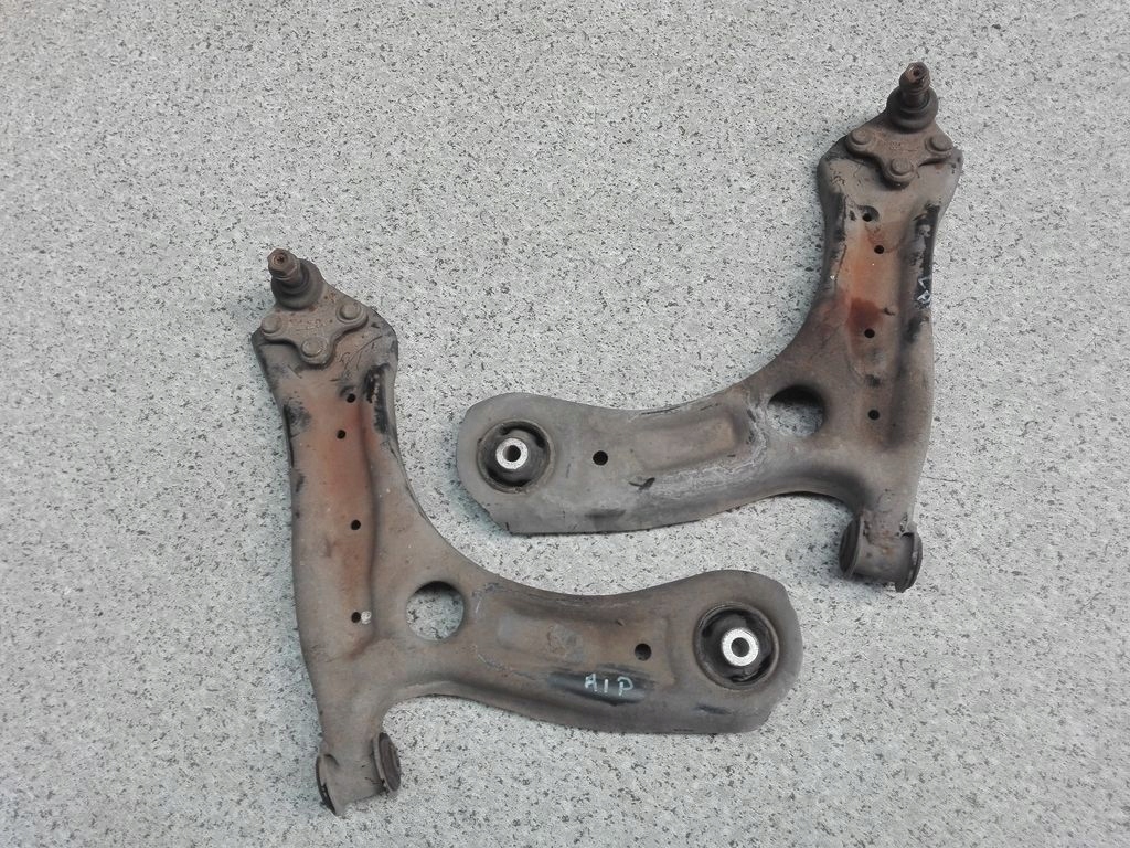 фото №1, Рычаг левый правый - audi a1 8x