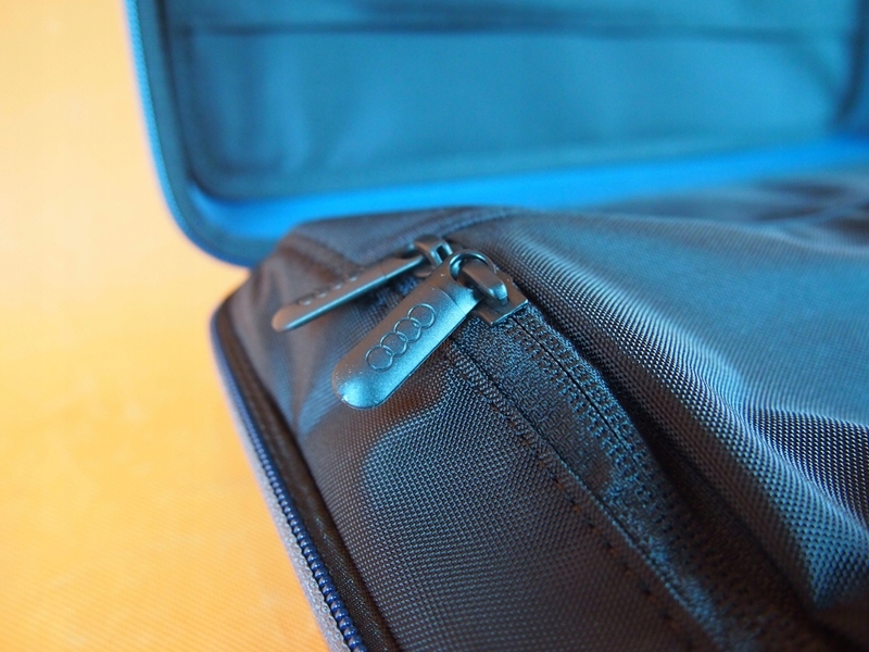 фото №11, Audi сумка na подголовники органайзер оригинал nowa 000061102d