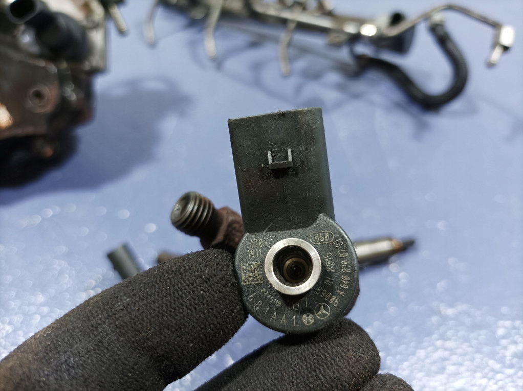 фото №9, Colt vi 1.5 did 95 km насос впрыскная форсунки молдинг набор a6400700701