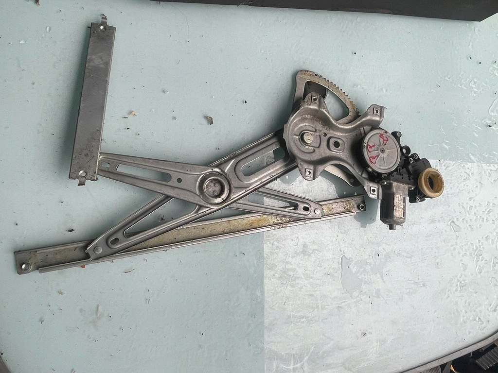 фото №1, Подъемник стекло перед правый toyota avensis t27