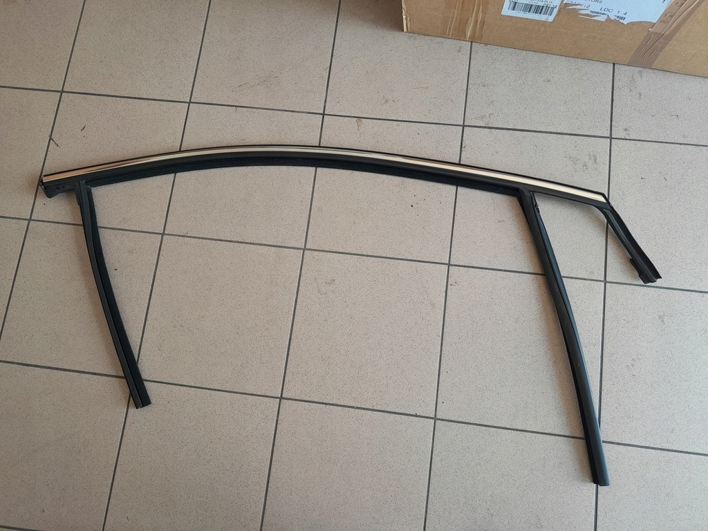 фото №1, Ford edge ii mk2 2015- молдинг прокладка двері права перед хром ft4b-r21510