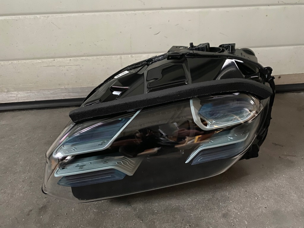 фото №1, Porsche taycan full led matrix левая лампа