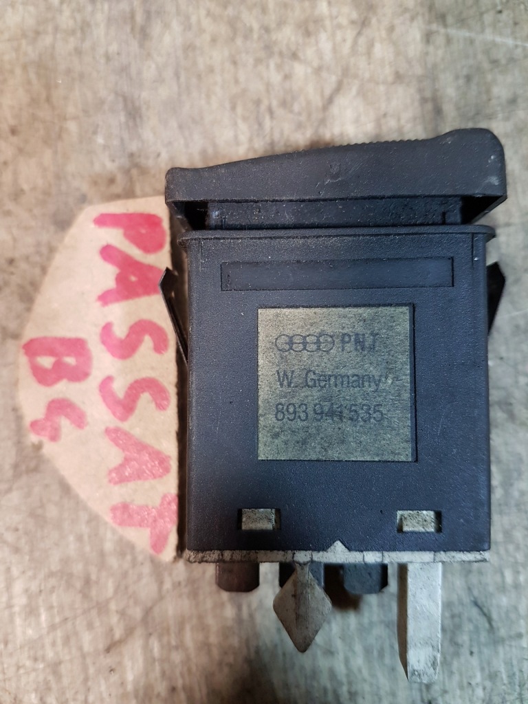 фото №2, Кнопка подогрев стекло задняя vw passat b4