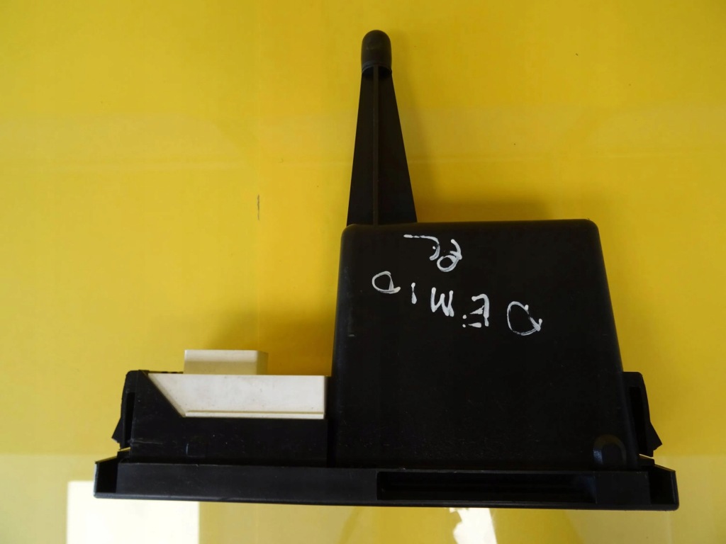 фото №2, Дисплей часы mazda demio bj3d55710 nr901