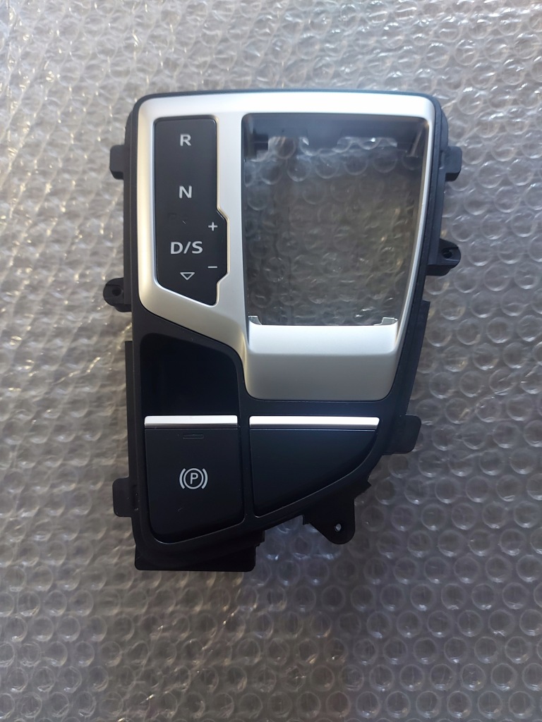 фото №1, Audi q7 дисплей передач ручной 4m1713111d