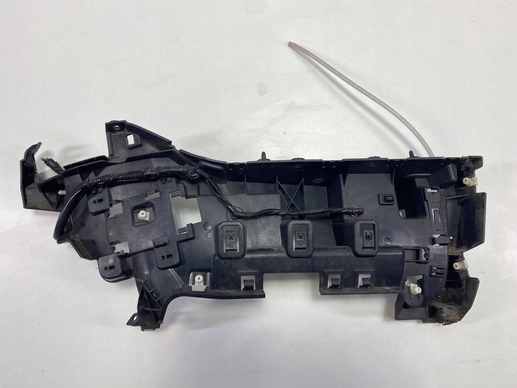 фото №1, Land rover discovery 5 кронштейн / кронштейн бампера заднего