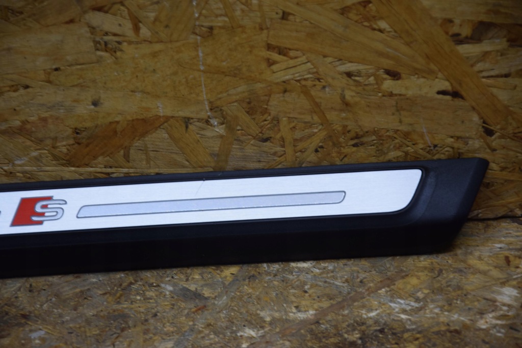 Молдинг декоративная накладка на порог audi q3 83a s-line 83a947418 83a947417 20- Цена