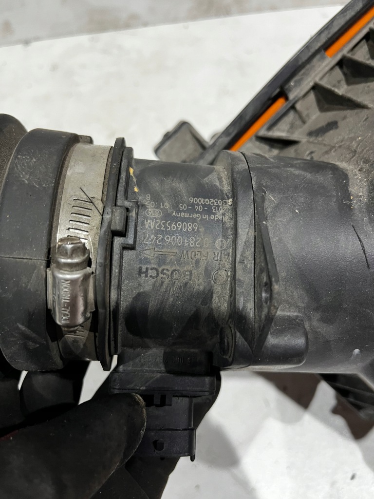 Корпус фильтра воздуха расходомер cherokee wk2 3.0 crdi 68199048aa Доставка