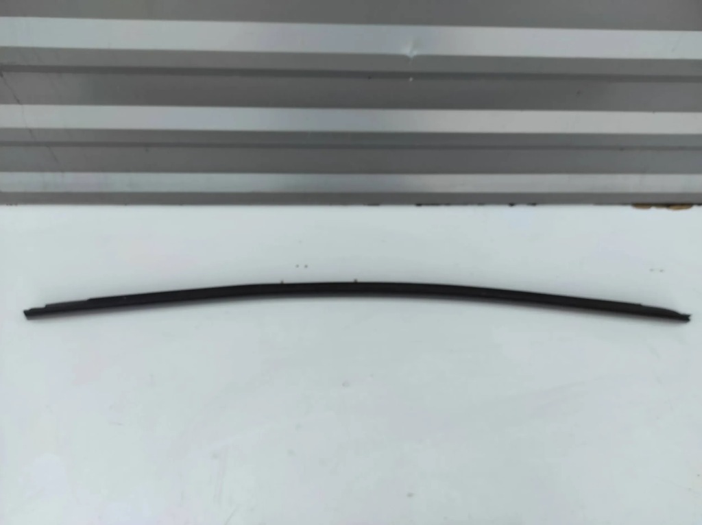 Молдинг уплотнитель хром дверь стекло левый задний  tesla model y Цена