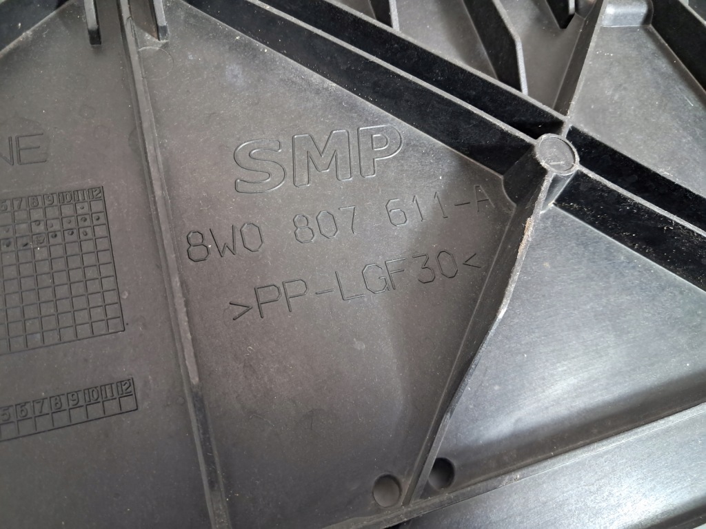 Audi a4 b9 8w s-line накладка под бампер плита перед 8w0807611a Киев