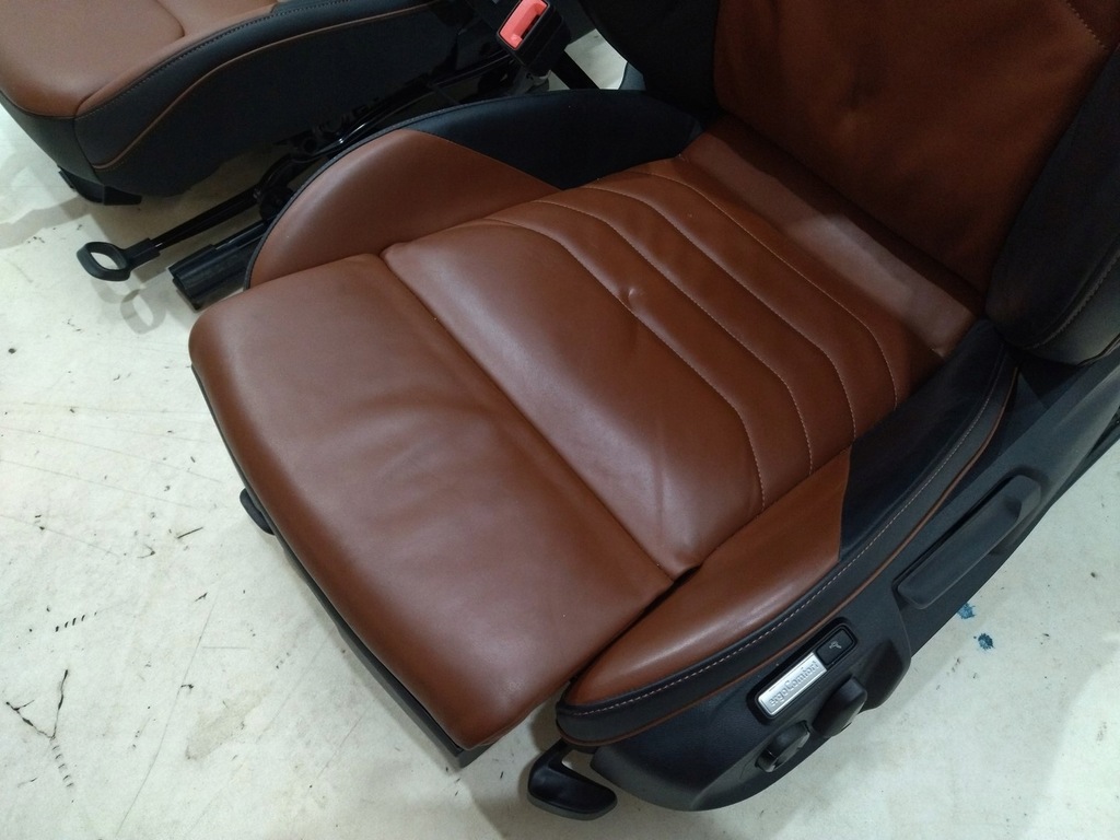 фото №7, Оббивка сидіння заднє сидіння коричнева шкіра ergo обігрів масаж vw arteon 2019+