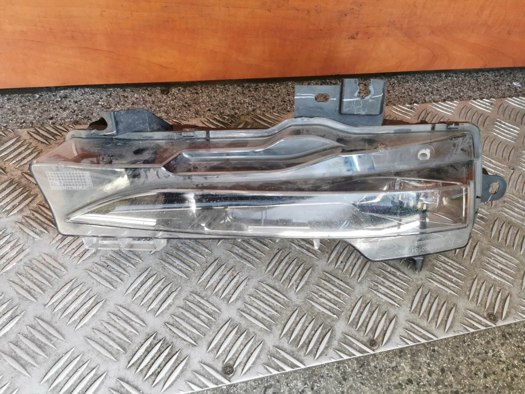 фото №1, Протитуманна фара drl правий перед tesla model 3 1077396-00-c