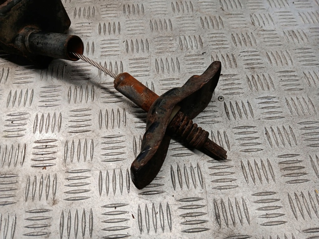 фото №5, Dodge ram 2012 болт колеса запасного