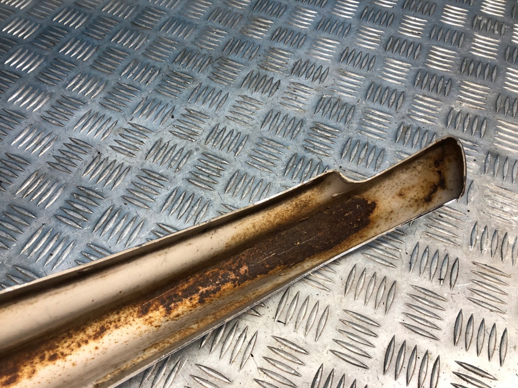 фото №10, Mercedes w108 хром молдинг бампера правий задня кронштейн бампер