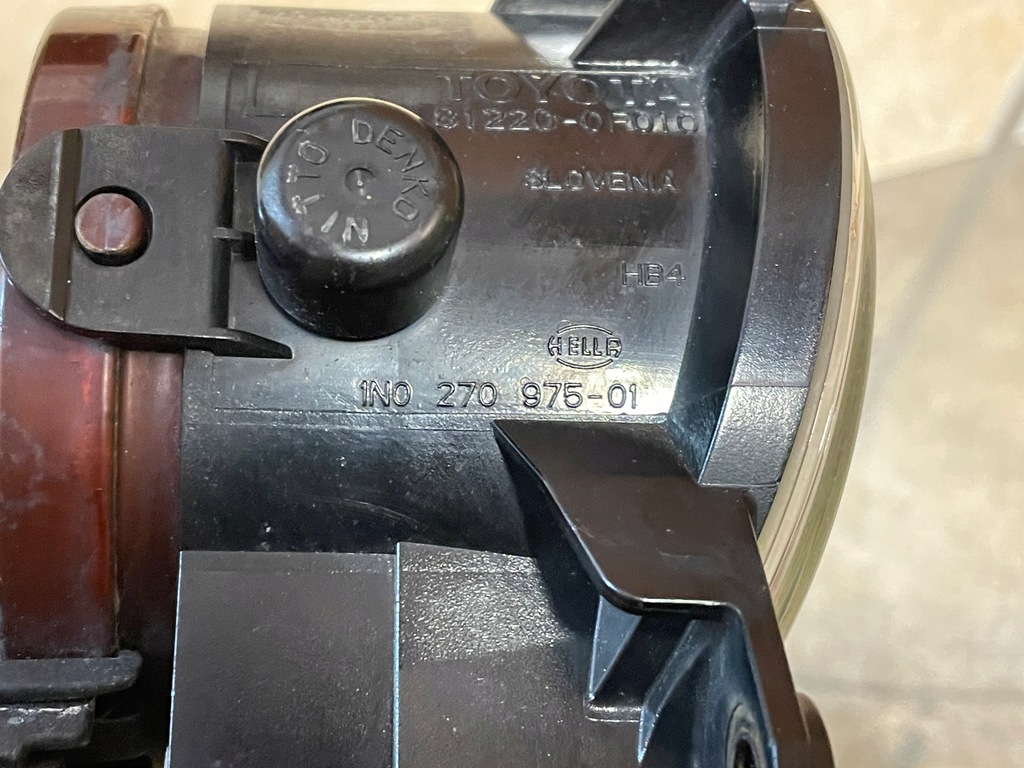 фото №8, Toyota corolla оригинальный номер 81220-0f010 sdn wgn 01-07 противотуманная фара левая