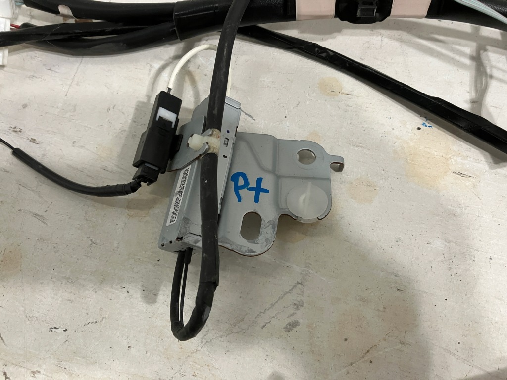 фото №8, Prius plus + електропроводка джгут ліхтарі стельовий панорама комплект