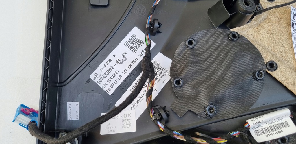 фото №11, Vw passat b8 alltrack lift обшивка дверь левый перед кожа 3g1867011