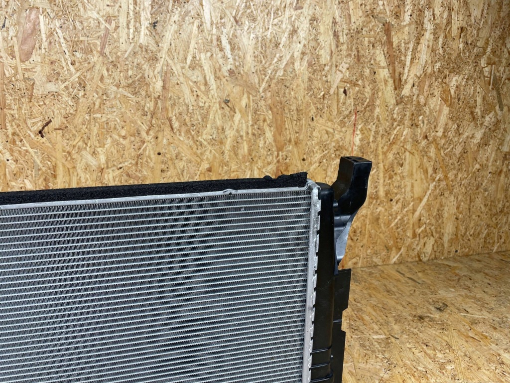 Радіатор води bmw f39 f40 f45 f48 mini f55 f56 f57 f60 7617639 Оригінал