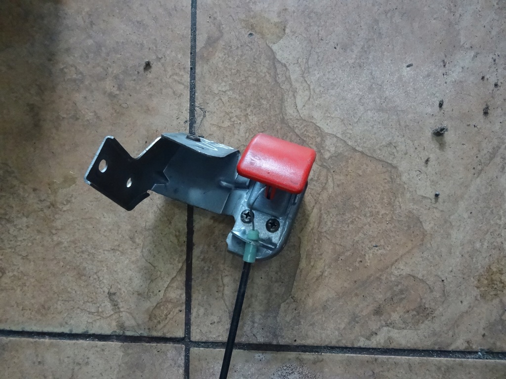 фото №4, Volvo v40 1.9dci 03' ручка капот