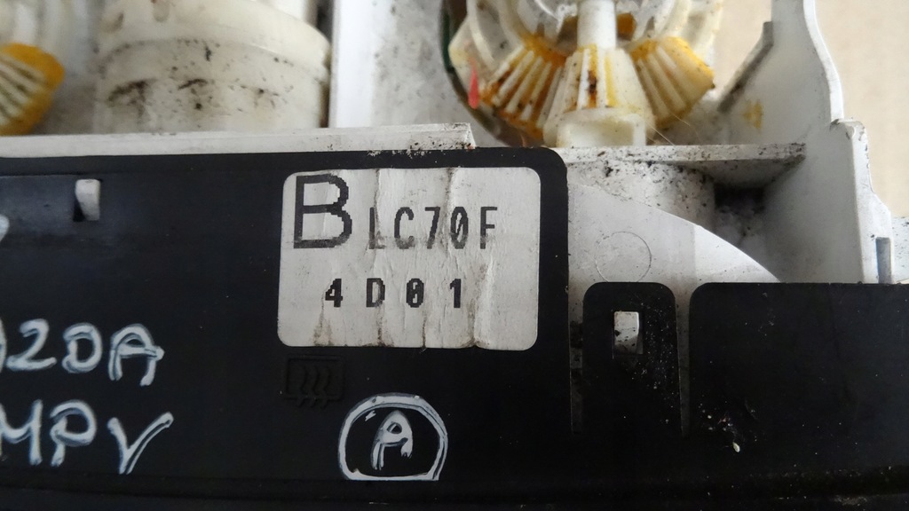 фото №3, Mazda mpv панель обдув