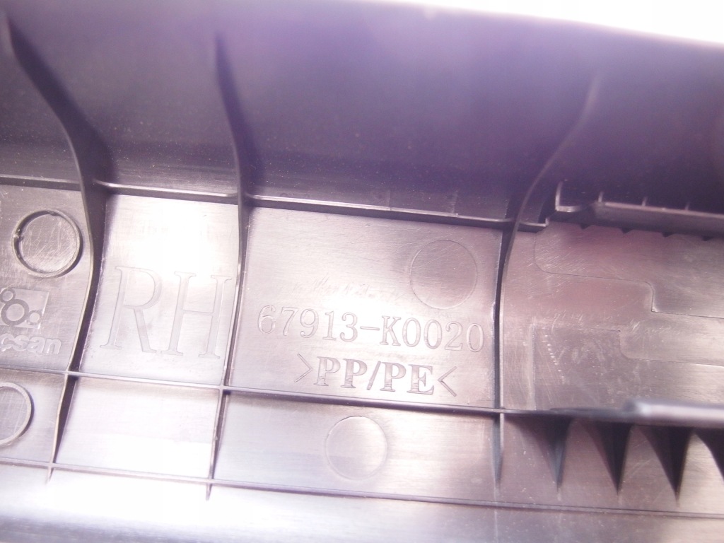 Toyota yaris cross рестайлинг  молдинг порог порог внутренняя правый перед в Украине