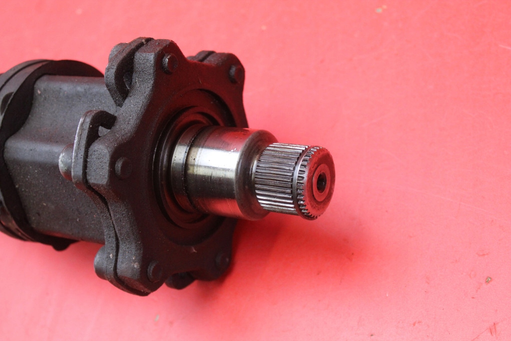 Приводной вал правый  перед автоматическая коробка передач 4f0407272j audi a6 c6 3.0 tdi 225 km 04-08 в Украине