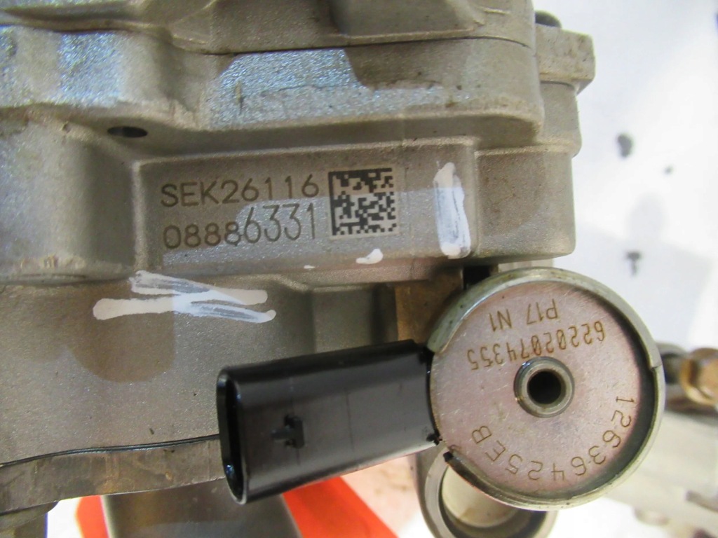 Насос масла 08886331 opel astra k b10xfl в Украине