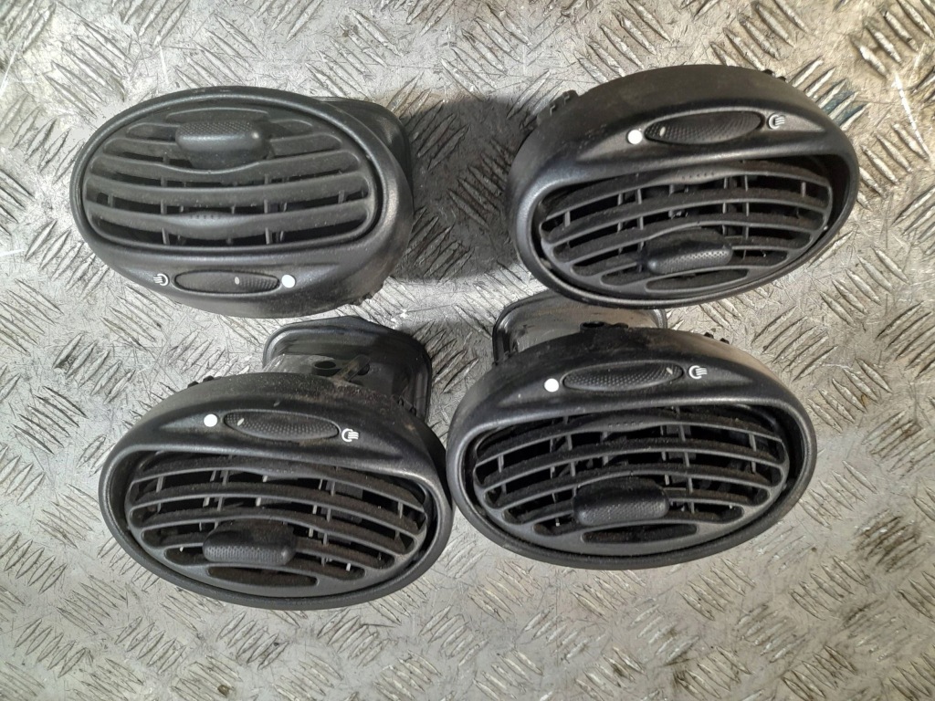 фото №1, Решітка обдув ford focus mk1 rok 98-04