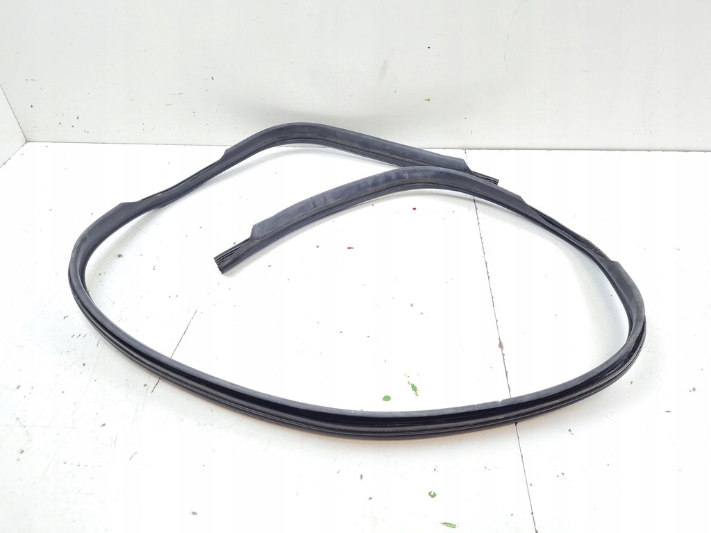 фото №9, 2002 maserati coupe прокладка крышки багажника