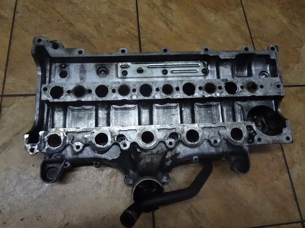 фото №5, Volvo v70 2.4d 04' крышка клапанов 30614422