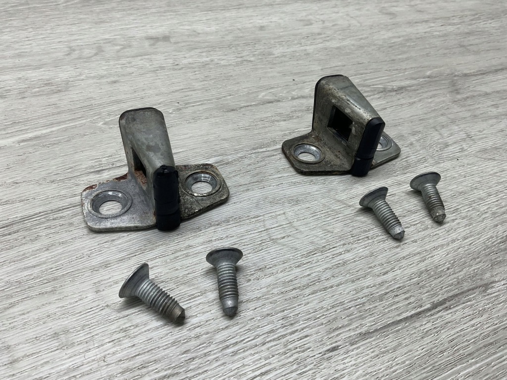 Ушко замка дверь mercedes-benz sl r129 1247200004 a1247200004 Оригинал